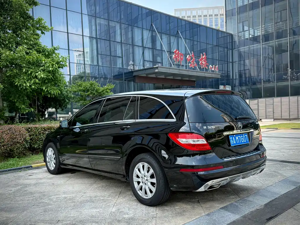Mercedes-Benz R 2017 R 320 4MATIC