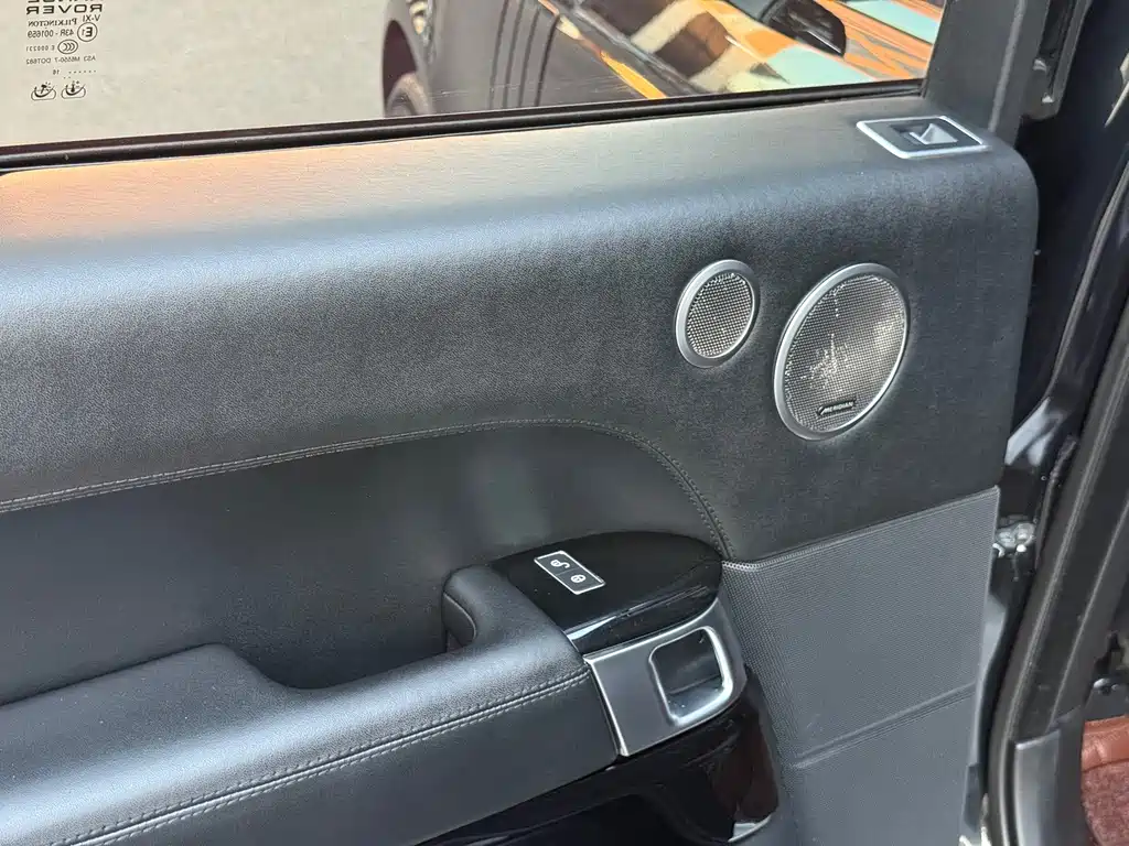Land Rover Range Rover — миниатюра 12