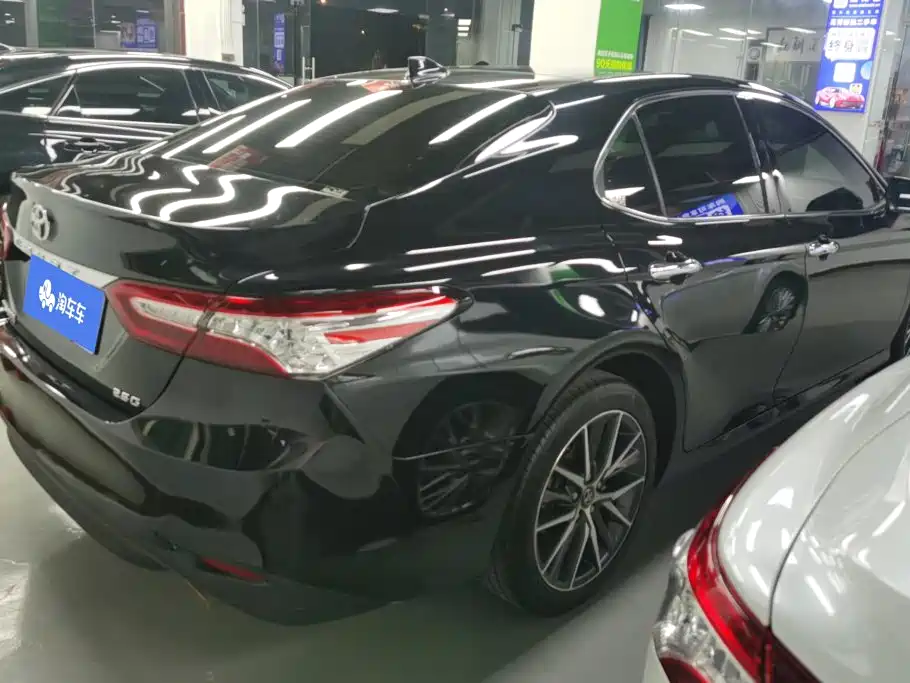 Toyota Camry — миниатюра 3