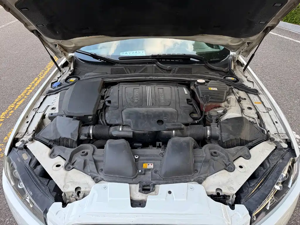 Jaguar XF — миниатюра 10