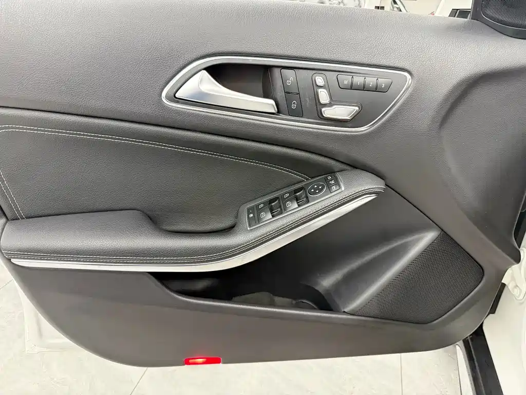 Mercedes-Benz GLA — миниатюра 10