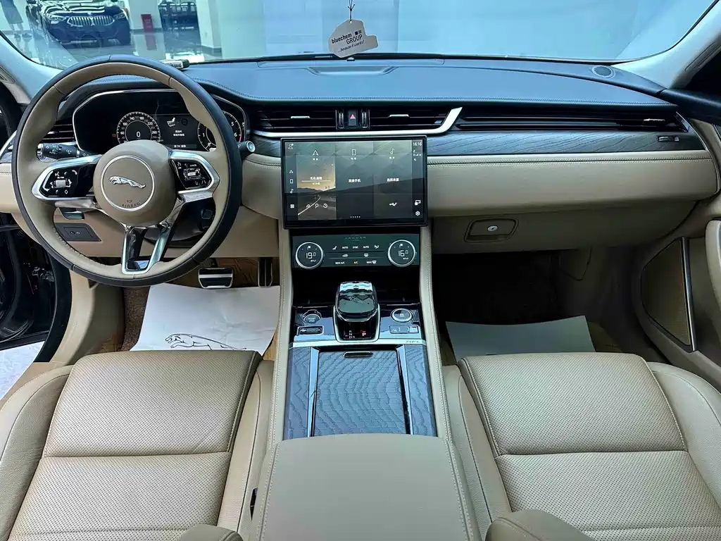 Jaguar XFL — миниатюра 12