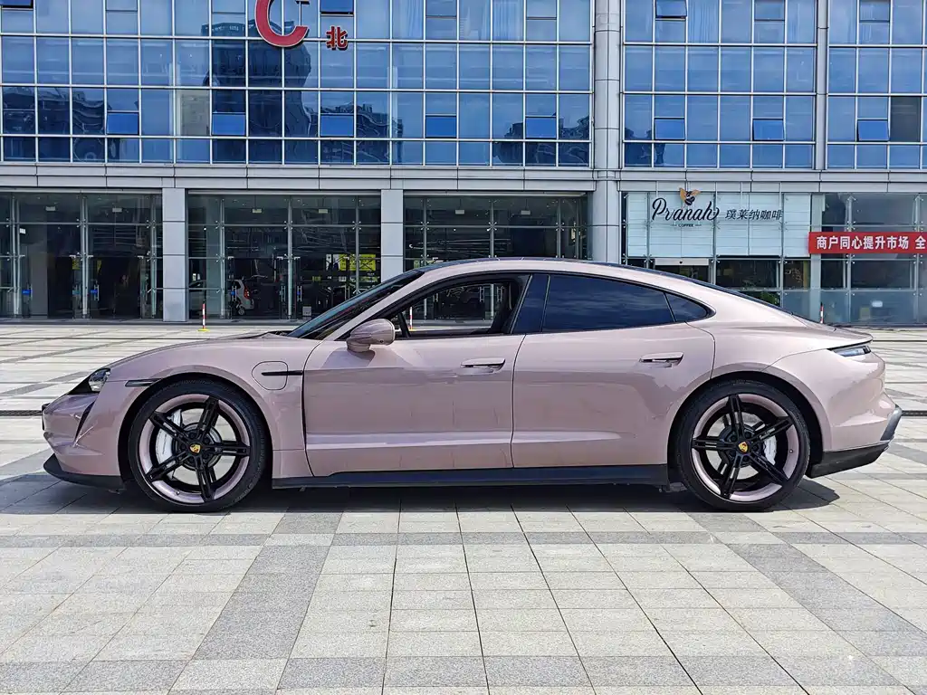 Porsche Taycan — миниатюра 7