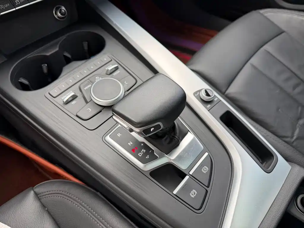 Audi A4L — миниатюра 12