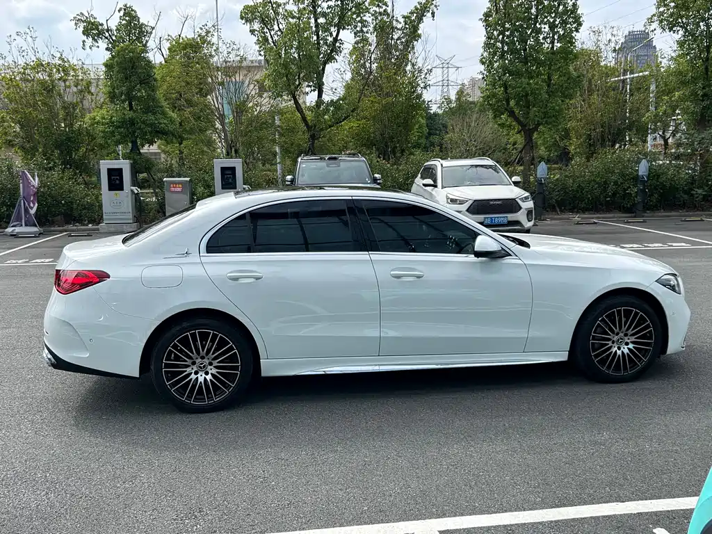 Mercedes-Benz C-Class — миниатюра 16