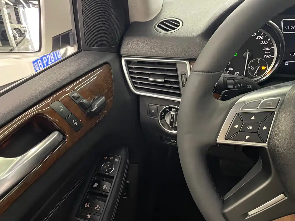 Mercedes-Benz M-Class — миниатюра 15