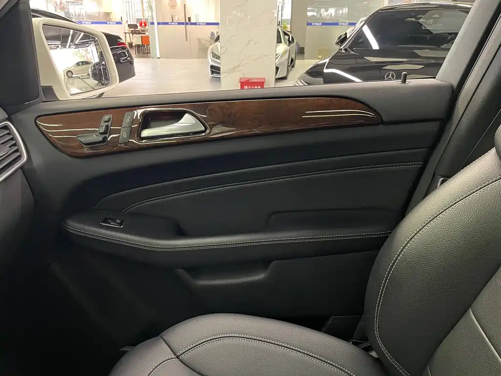 Mercedes-Benz M-Class — миниатюра 22