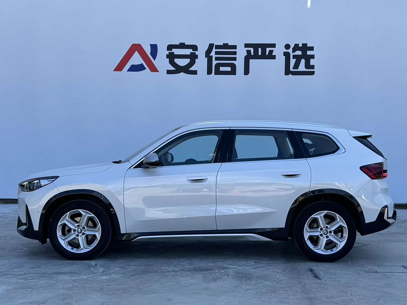 BMW X1 1.5 л 2023 г. Белый, пробег 47000 км