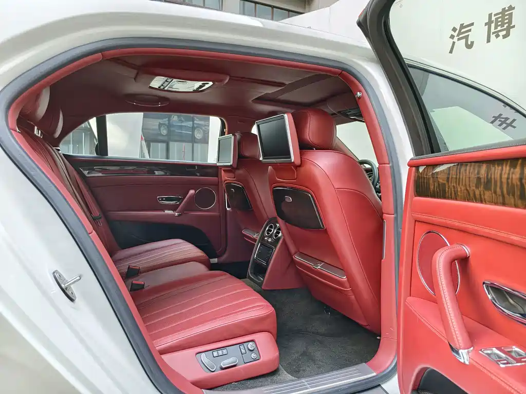 Bentley Flying Spur — миниатюра 10
