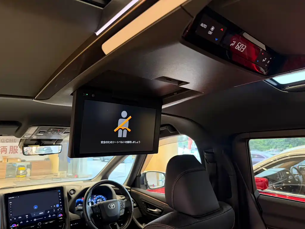 Toyota Alphard — миниатюра 10