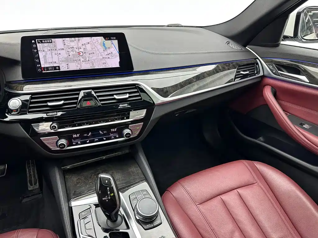 BMW 5 Series — миниатюра 15