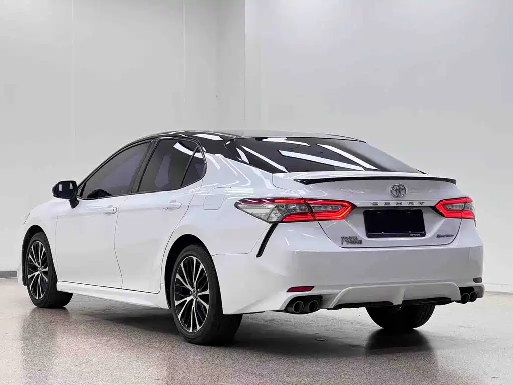 Toyota Camry — миниатюра 6