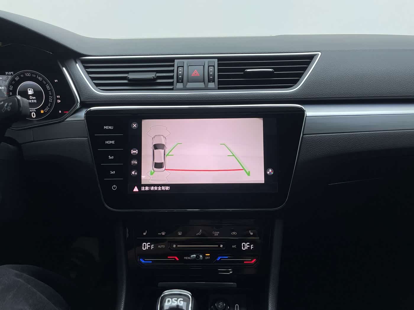 Skoda Superb 1.4 л 2023 г. Белый, пробег 25000 км