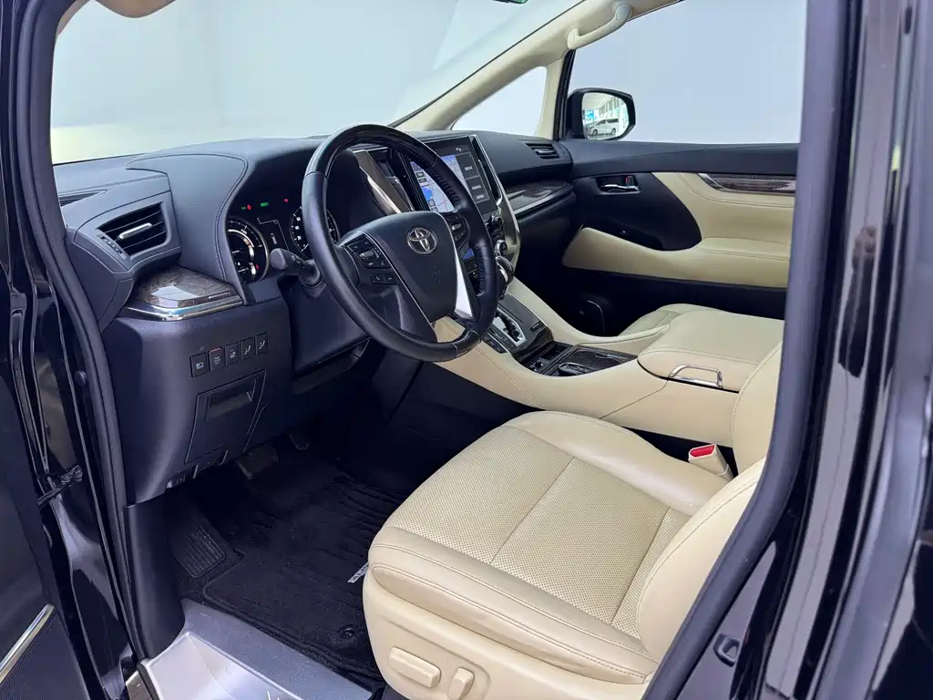 Toyota Alphard 2020 2.5L Luxury