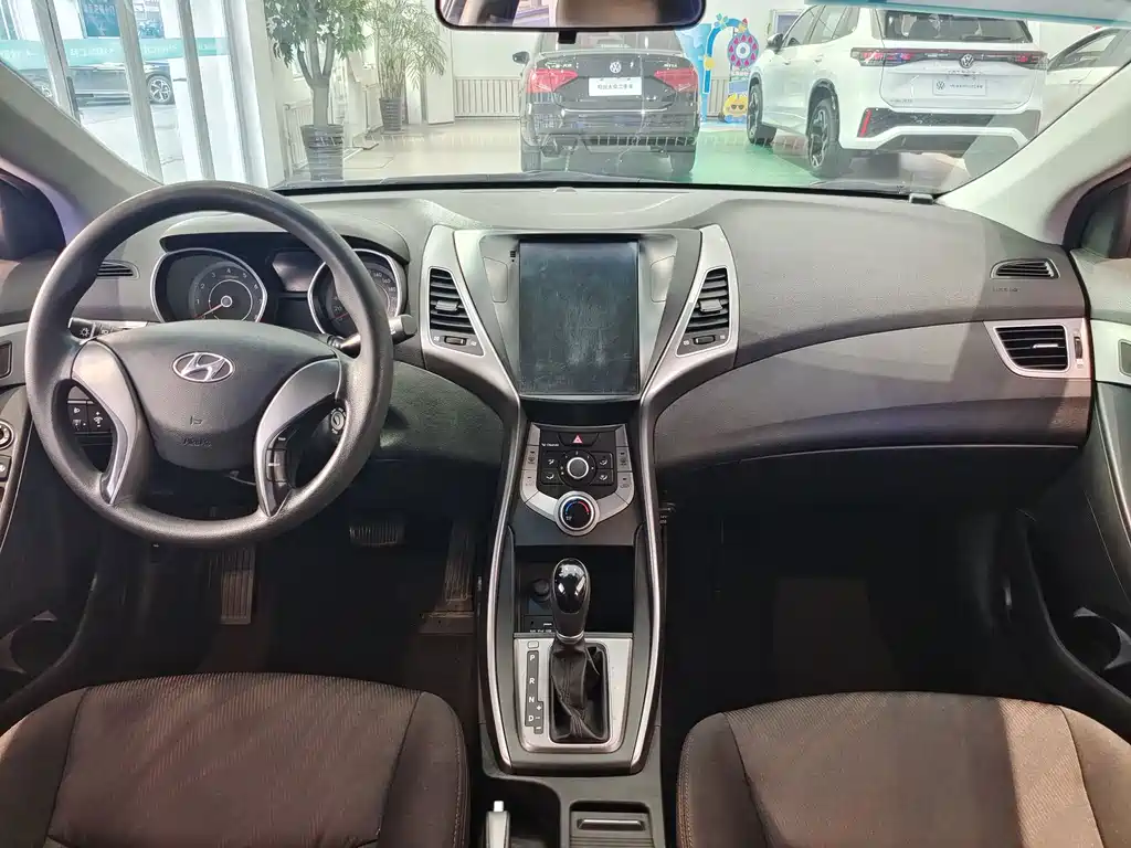 Hyundai Elantra Langdong — миниатюра 7