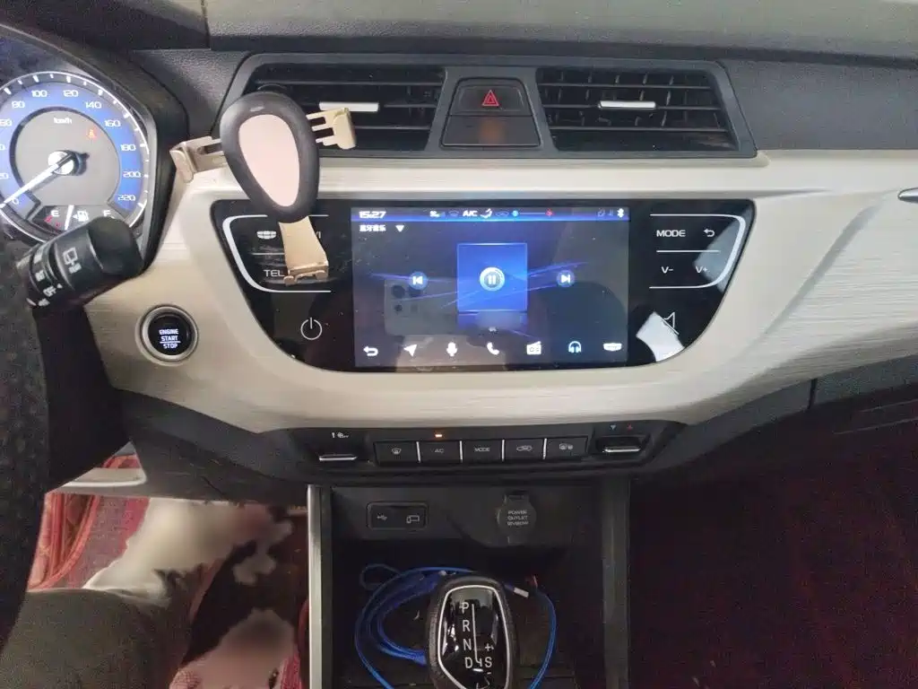 Geely Vision X3 — миниатюра 6