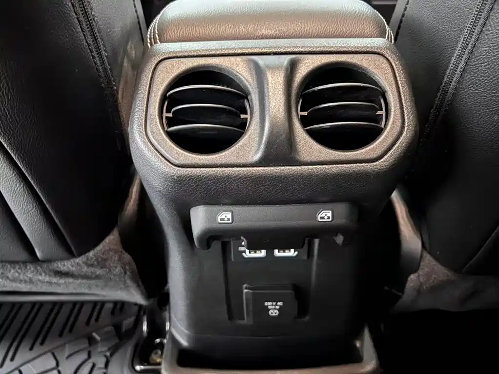 Jeep Wrangler PHEV — миниатюра 14