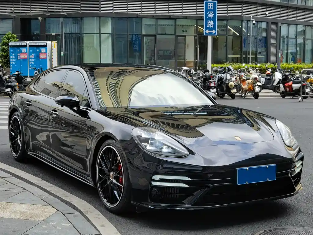 PORSCHE PANAMERA