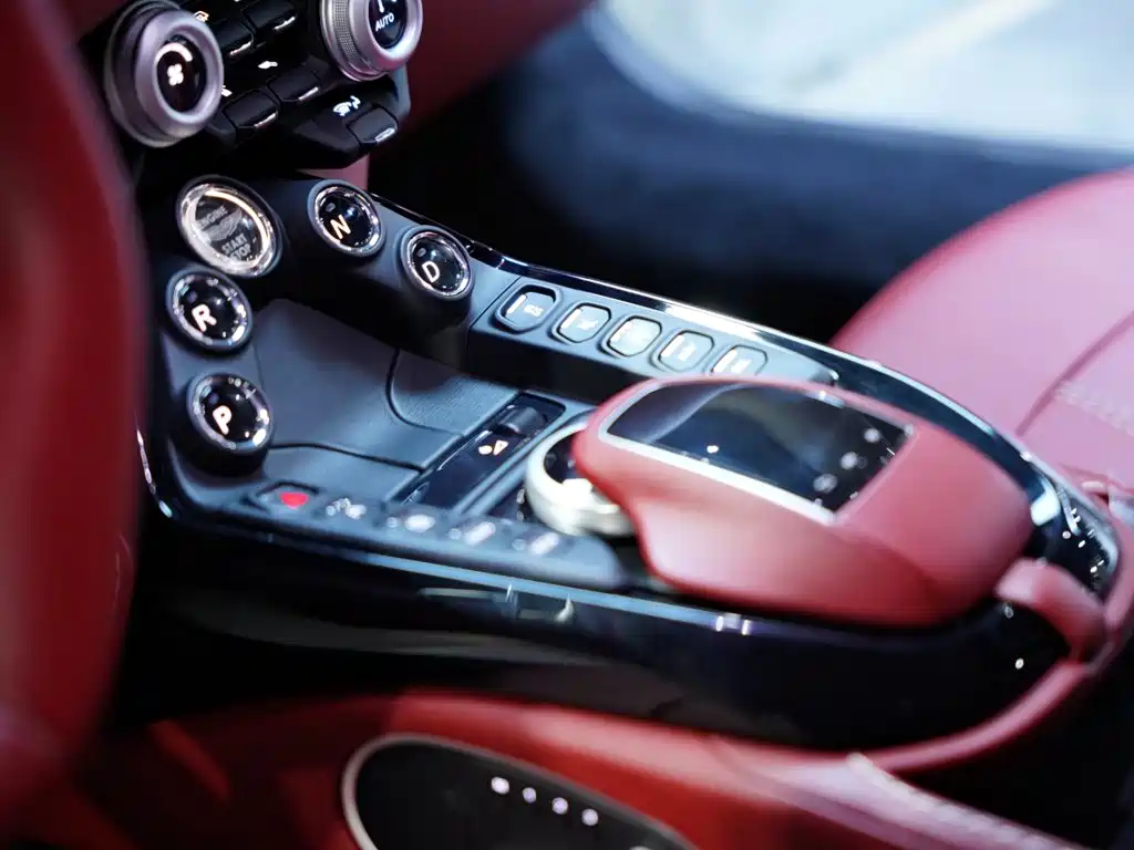 Aston Martin V8 Vantage — миниатюра 29