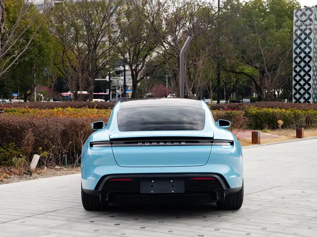 PORSCHE TAYCAN