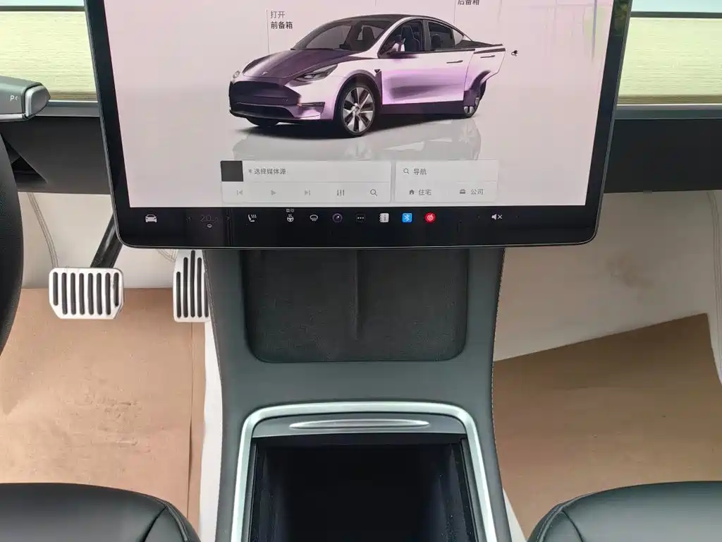 Tesla Model Y — миниатюра 9
