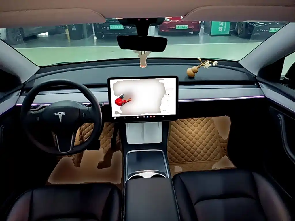 Tesla Model Y — миниатюра 10