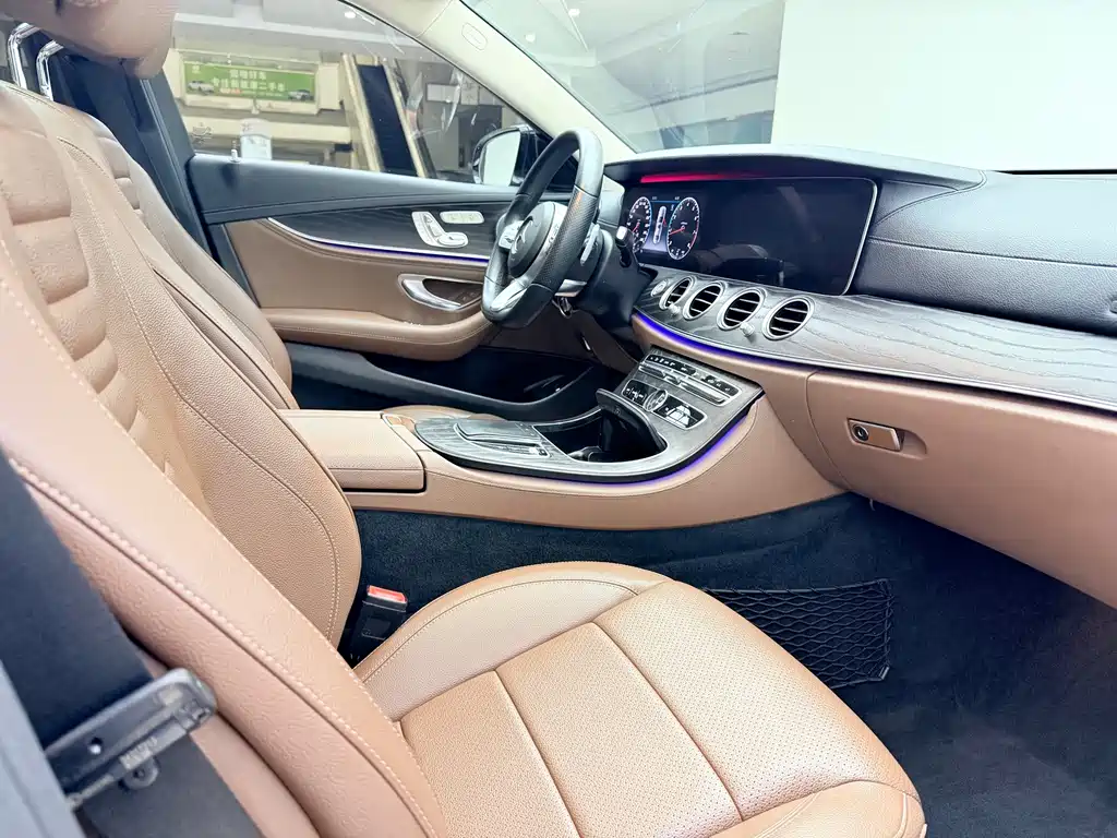 Mercedes-Benz E-Class — миниатюра 8