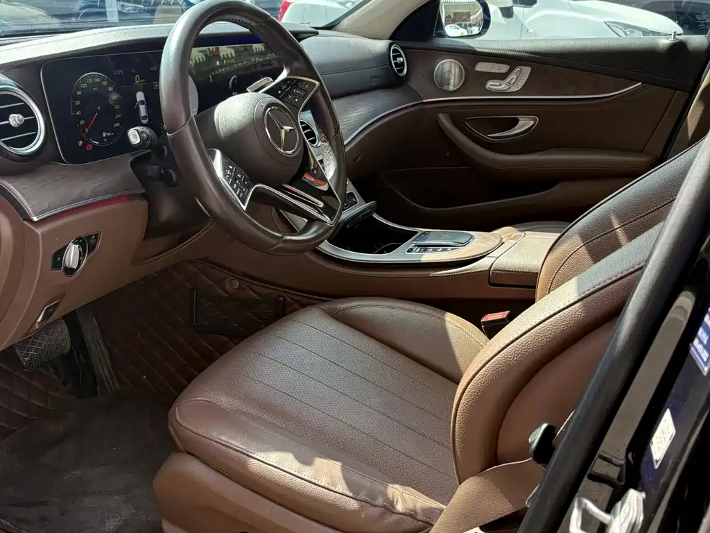 Mercedes-Benz E-Class — миниатюра 5