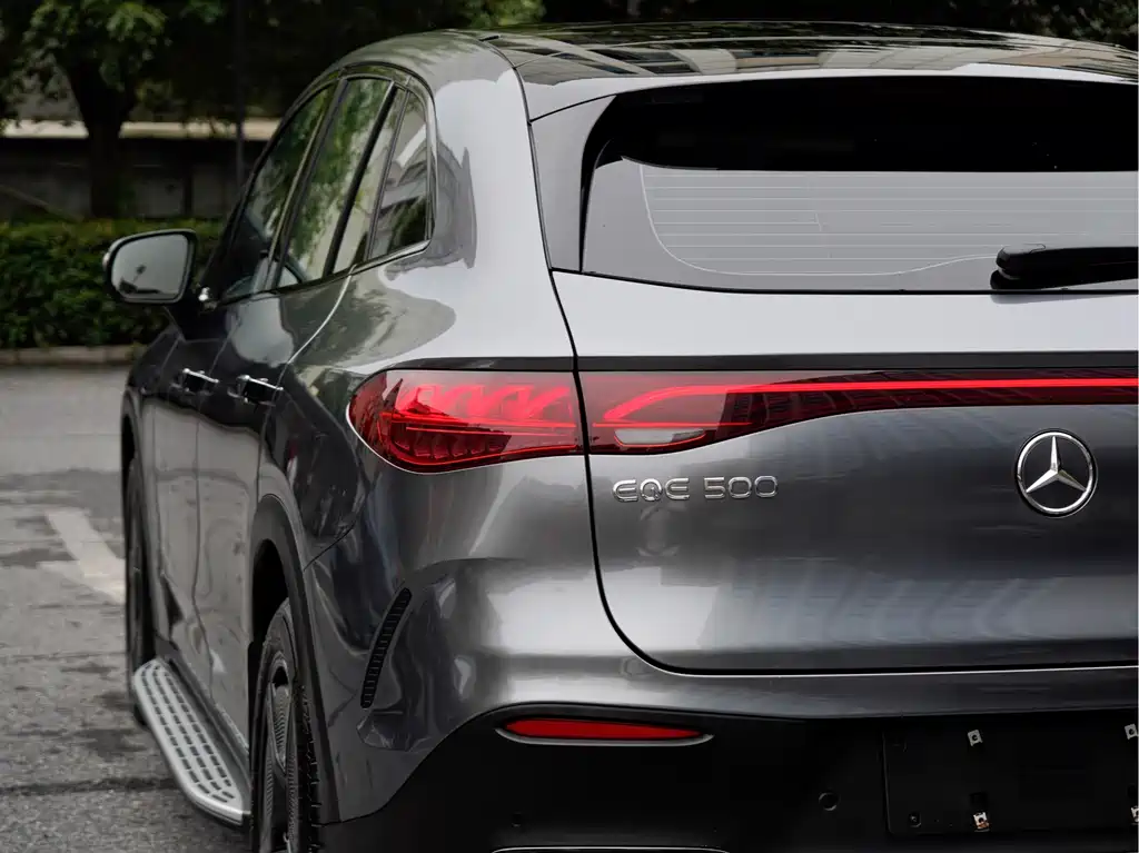 Mercedes-Benz EQE SUV — миниатюра 6