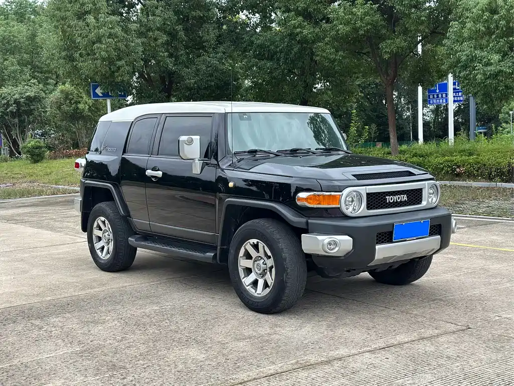 Toyota FJ Cruiser — миниатюра 3