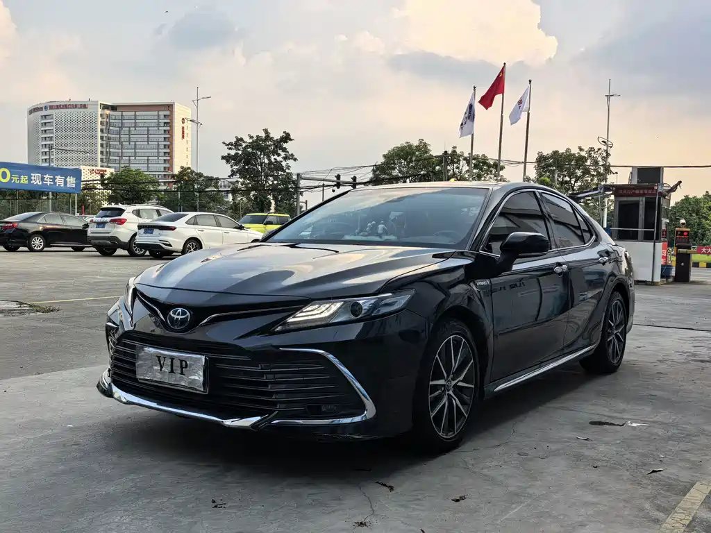Toyota Camry — миниатюра 3
