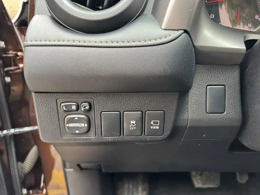 Toyota RAV4 — миниатюра 29