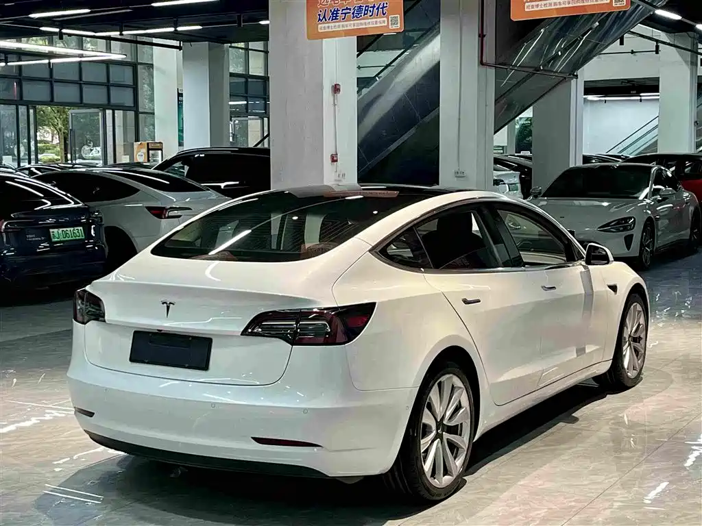Tesla Model 3 — миниатюра 11