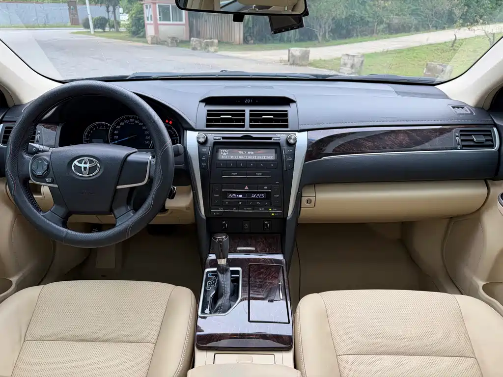 Toyota Camry — миниатюра 14