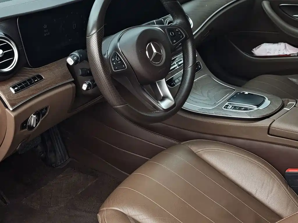 Mercedes-Benz E-Class — миниатюра 15