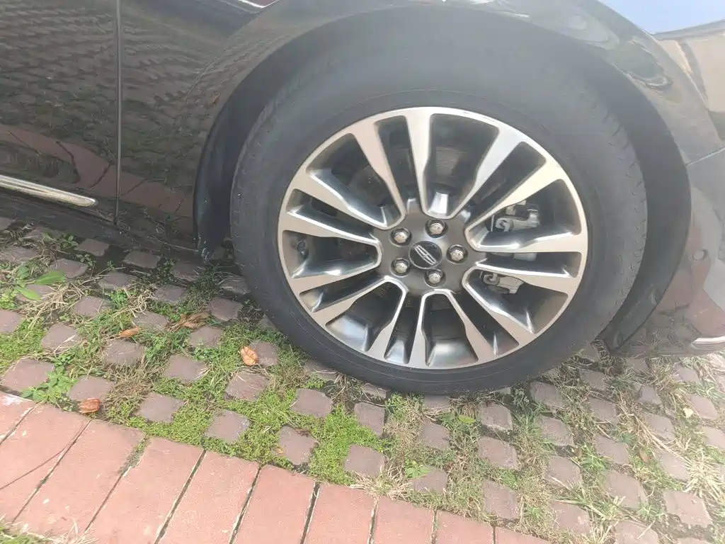 Lincoln Continental — миниатюра 8
