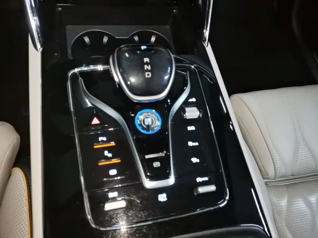 BYD Tang New Energy — миниатюра 14