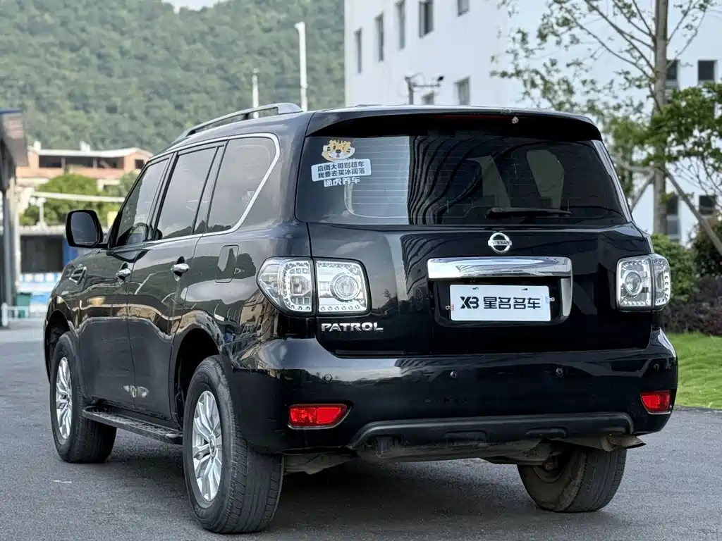 Nissan Patrol — миниатюра 13
