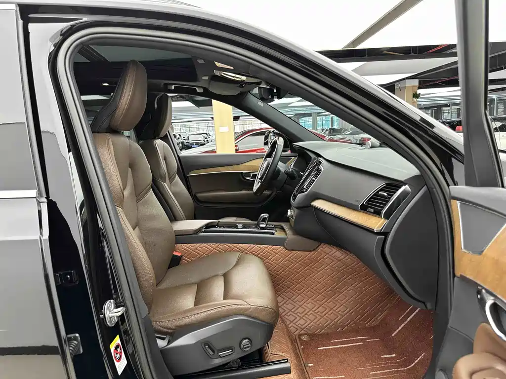 Volvo XC90 — миниатюра 8
