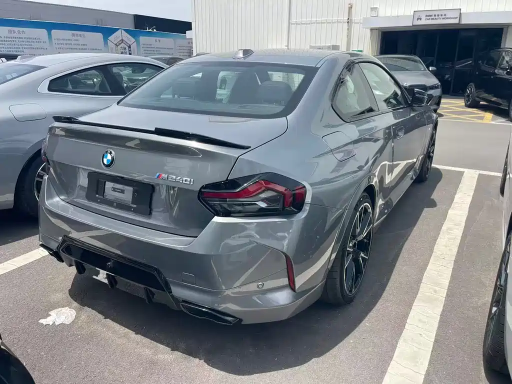 BMW M240i 2026 M240i xDrive