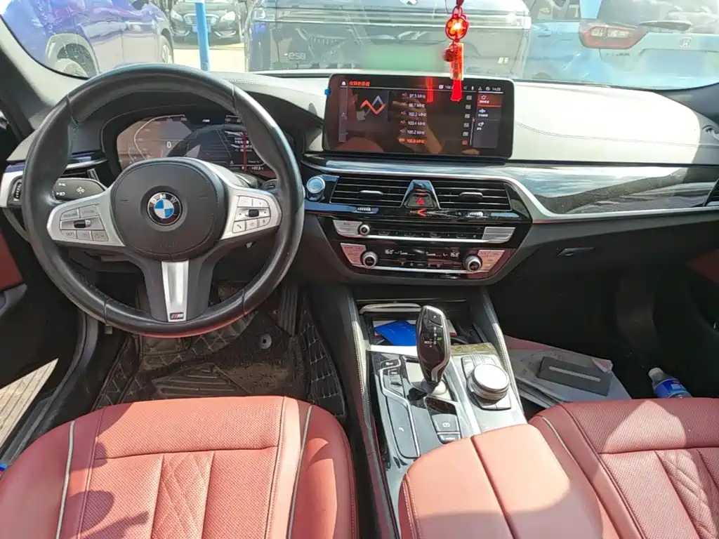 BMW 5 Series — миниатюра 10
