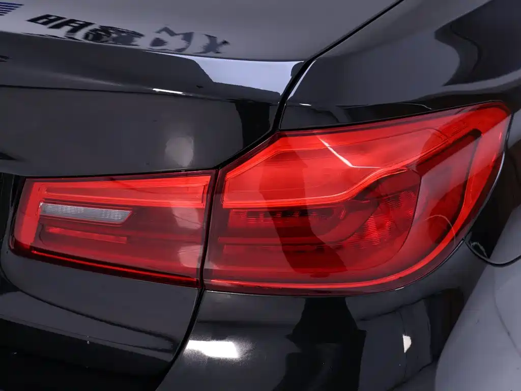 BMW 5 Series — миниатюра 9