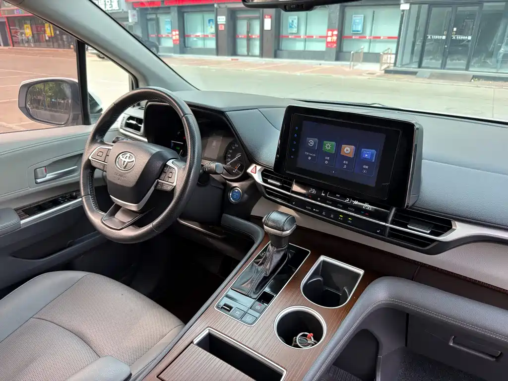 Toyota Sienna — миниатюра 11