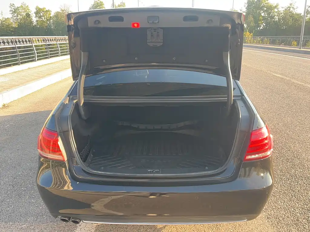 Mercedes-Benz E-Class — миниатюра 19