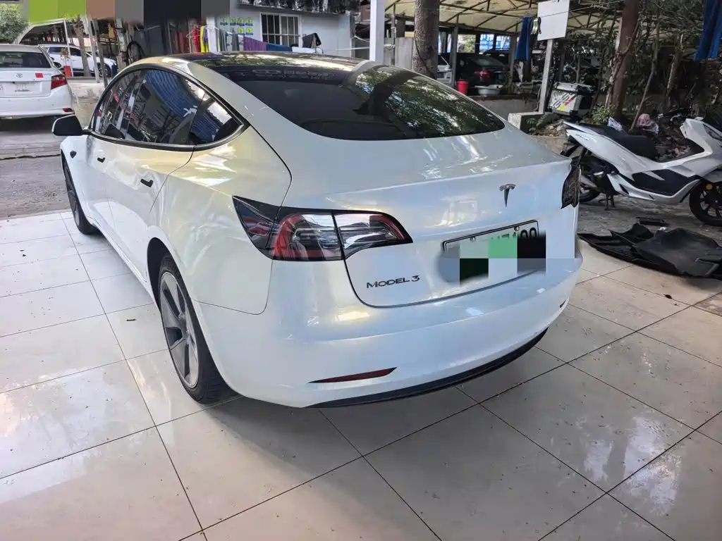 Tesla Model 3 — миниатюра 10