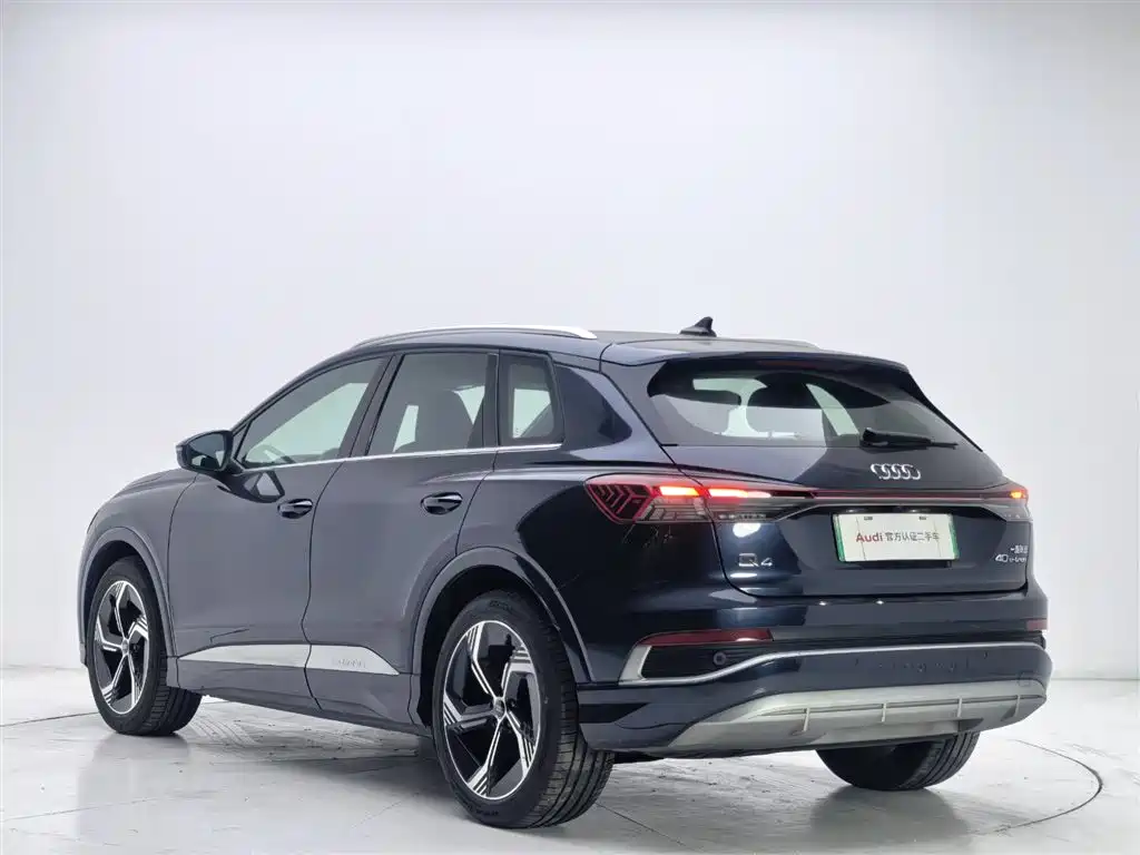 AUDI Q4 E TRON