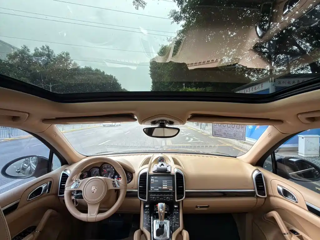 Porsche Cayenne — миниатюра 7