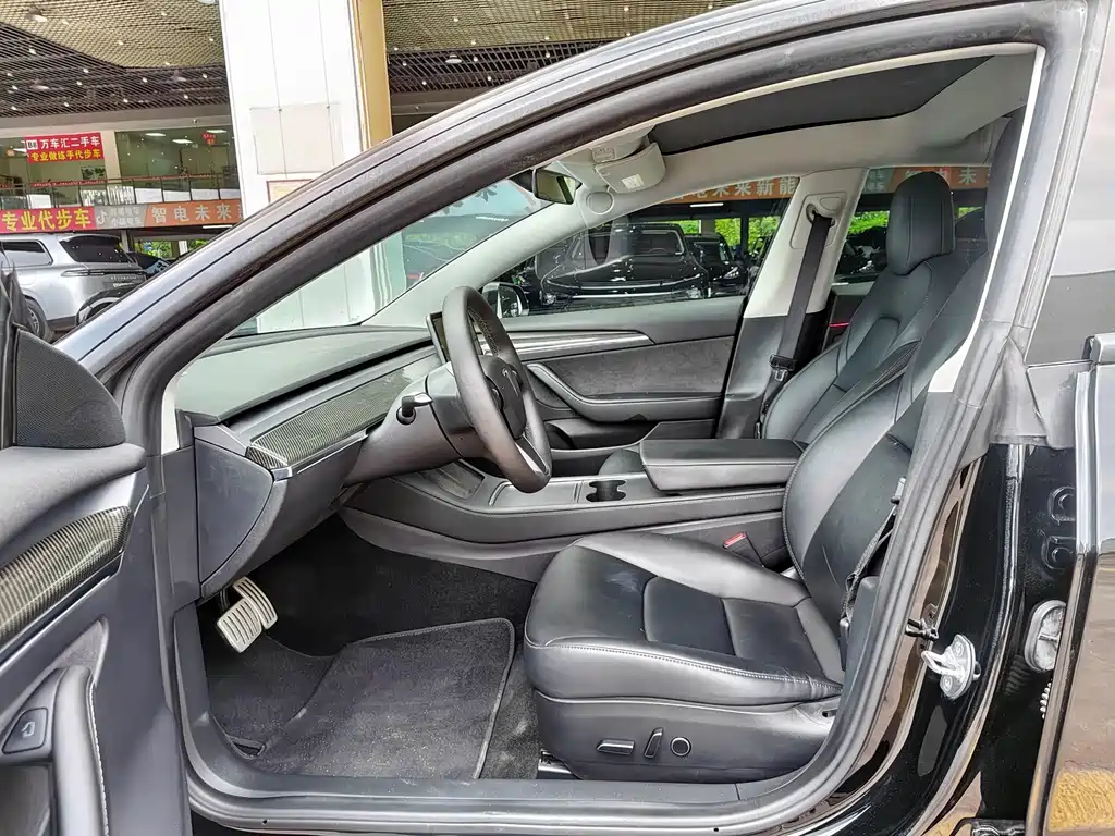 Tesla Model 3 — миниатюра 7