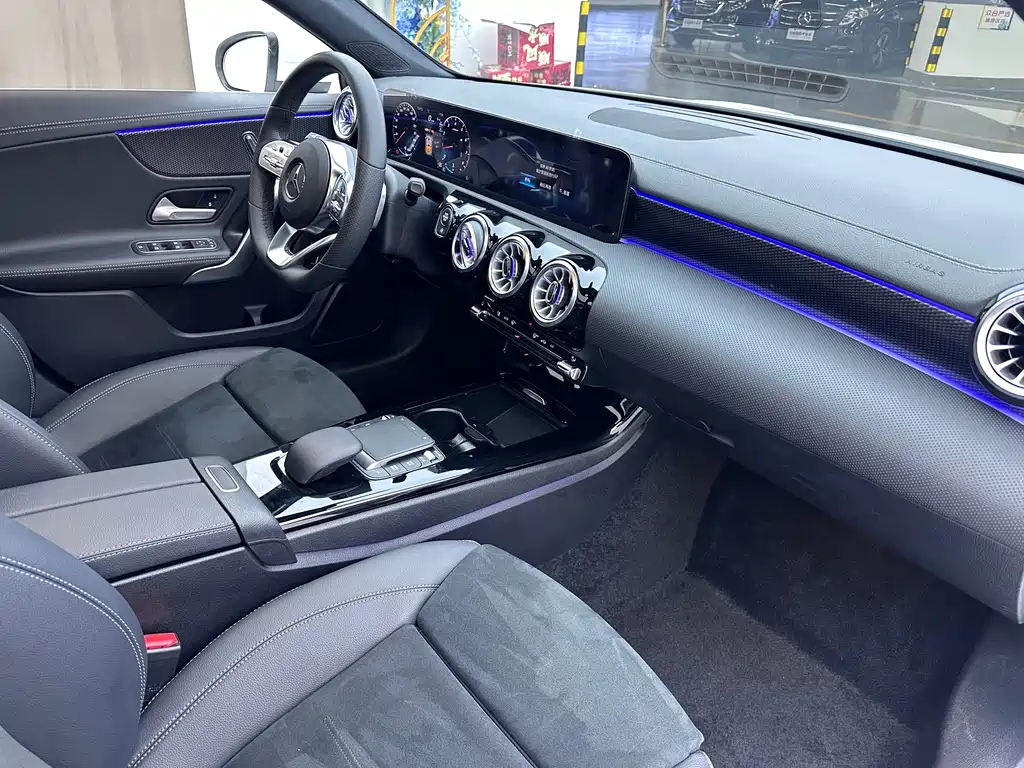Mercedes-Benz A-Class 2022 — фото 10
