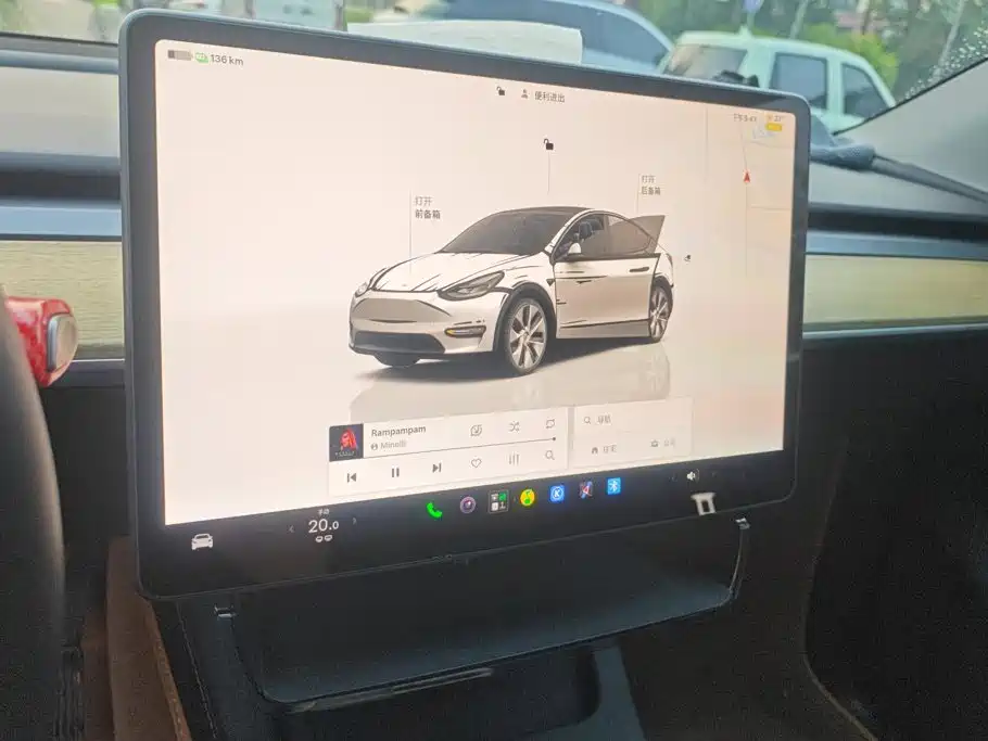 Tesla Model Y — миниатюра 14